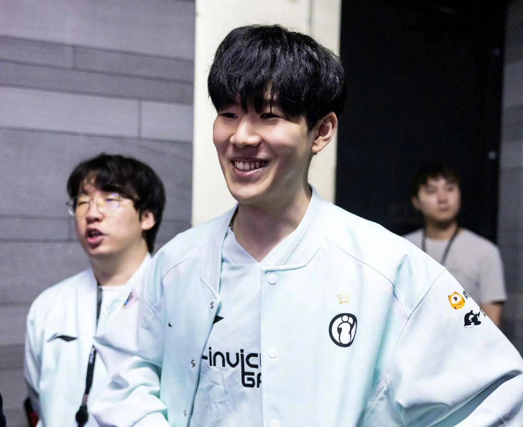 既能胜任中 既能胜任中