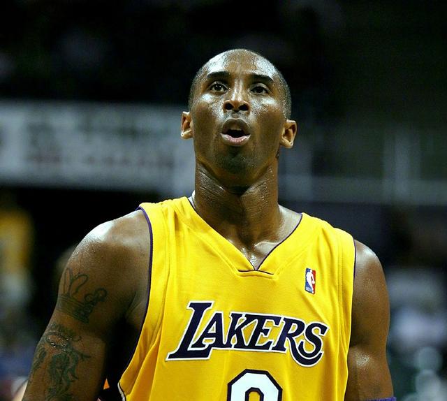 围绕莱万 围绕莱万