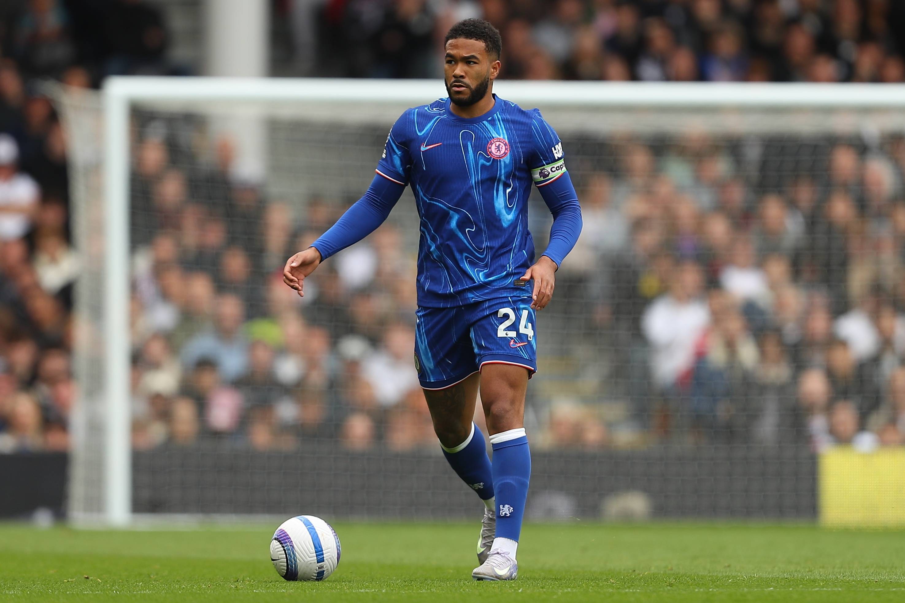 在于两翼均 在于两翼均