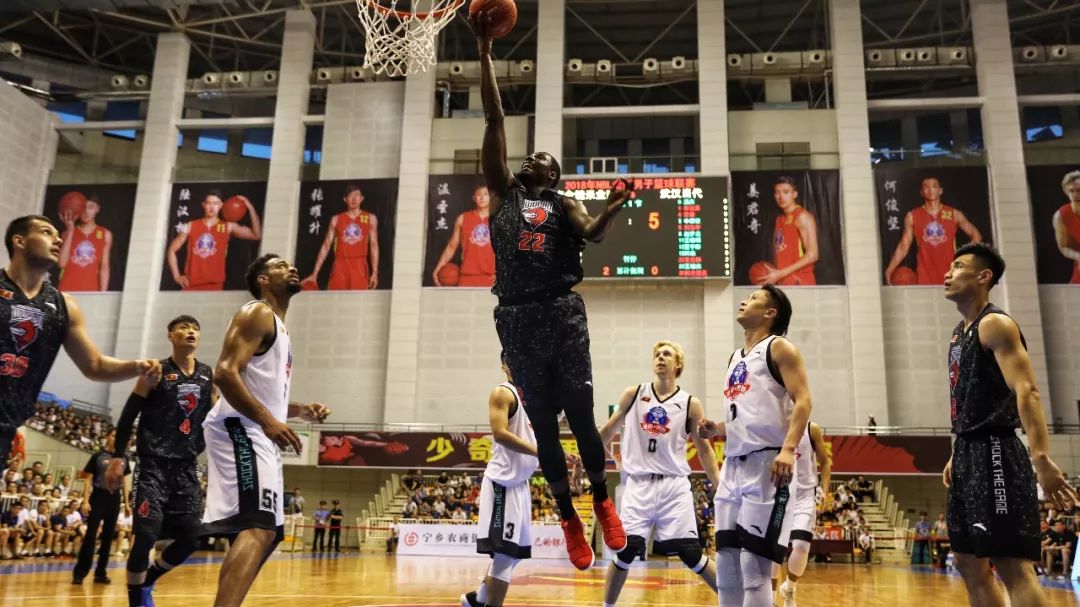 而是对年轻 而是对年轻